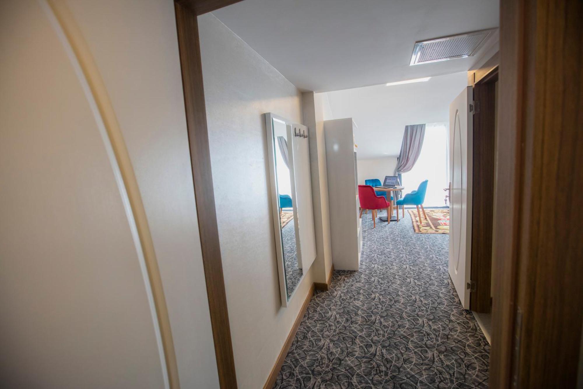 Deluxe Family Suite with Balcony,823787924:JPEG